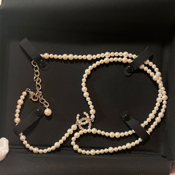 ❌SOLD❌AUTHENTIC CHANEL CLASSIC PEARL LONG CC NECKLACE! - Picture 3 of 11